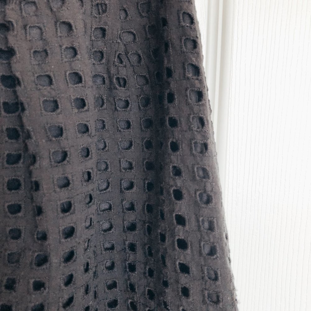 Banana Republic Black Eyelet Detail Skirt Size 4 - Picture 8 of 8